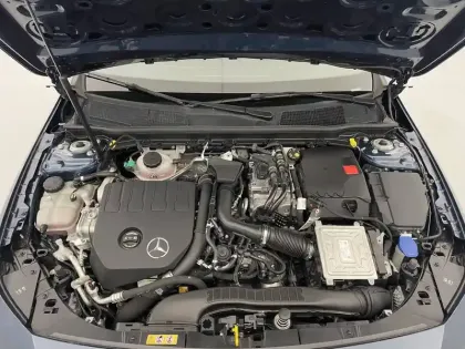 Photo 19 Mercedes Classe A  250 e 8G-DCT