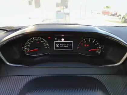 Photo 32 Peugeot 2008  PureTech 100 S&S BVM6