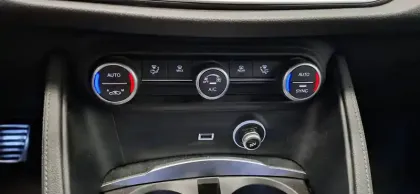 Photo 81 Alfa Romeo Stelvio  2.2 160 ch AT8