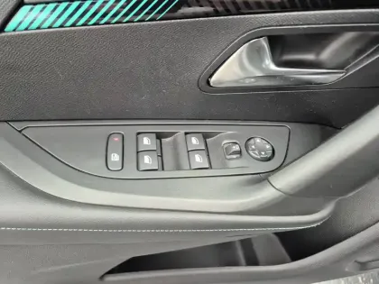 Photo 37 Peugeot 2008  BlueHDi 130 S&S EAT8