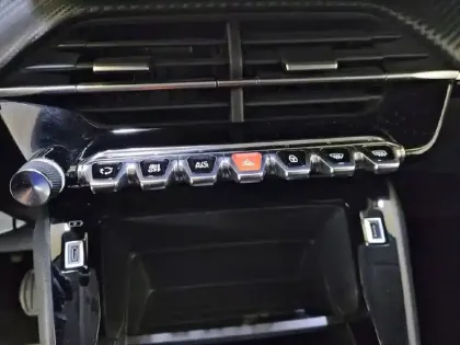 Photo 55 Peugeot 208  BlueHDi 100 S&S BVM6