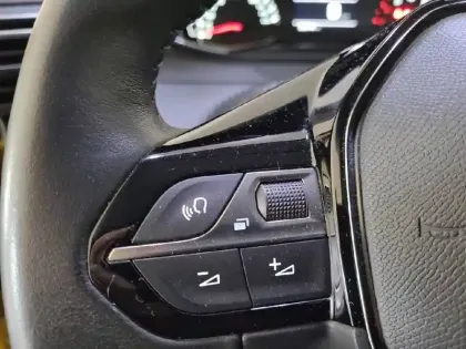 Photo 57 Peugeot 208  BlueHDi 100 S&S BVM6