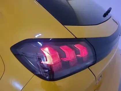 Photo 47 Peugeot 208  BlueHDi 100 S&S BVM6