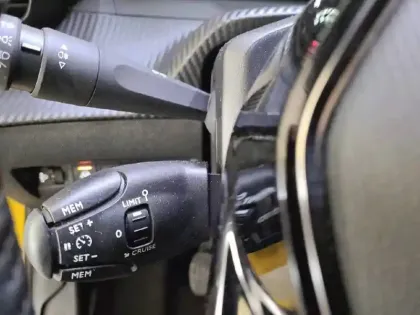 Photo 56 Peugeot 208  BlueHDi 100 S&S BVM6