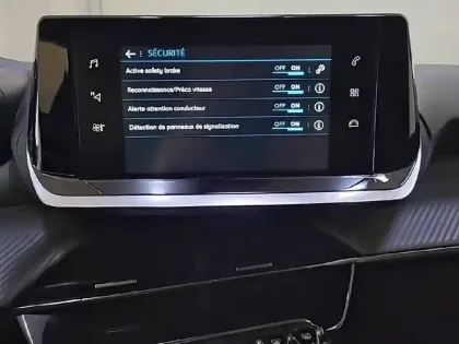 Photo 21 Peugeot 208  BlueHDi 100 S&S BVM6