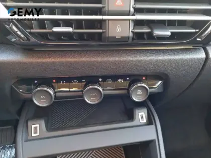 Photo 41 Citroën C4  Hybride 145 e-DCS6