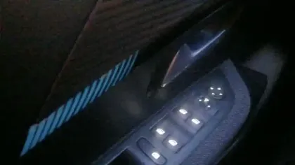 Photo 27 Peugeot 208  Electrique 50 kWh 136ch