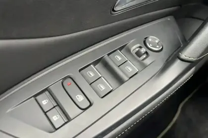 Photo 57 Peugeot 308  PHEV 180 e-EAT8