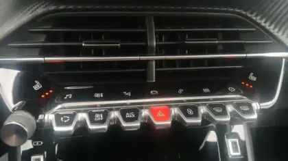 Photo 24 Peugeot 208  PureTech 100 S&S BVM6