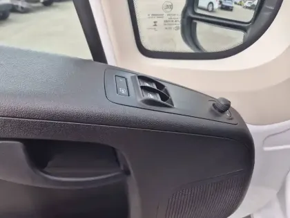 Photo 36 Peugeot Boxer  TOLE 3.3 T L2H2 BLUEHDI 140 S&S BVM6