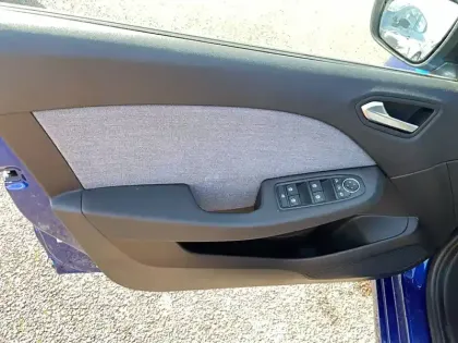 Photo 78 Renault Clio  E-Tech full hybrid 145 ch GSR2