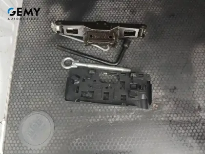 Photo 40 Peugeot Partner  FOURGON STANDARD 650 KG BLUEHDI 100 S&S BVM5