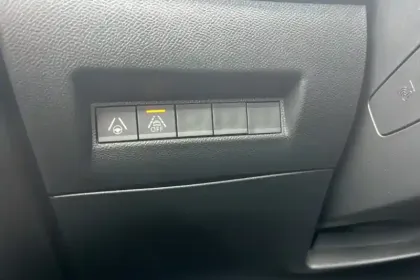 Photo 25 Peugeot 208  Electrique 50 kWh 136ch