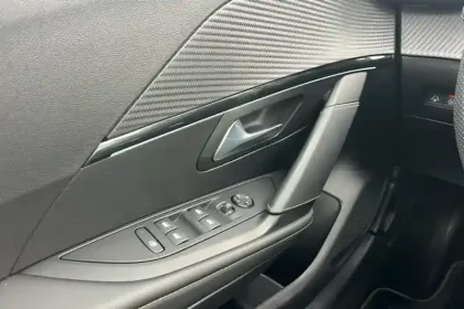 Photo 20 Peugeot 208  Electrique 50 kWh 136ch