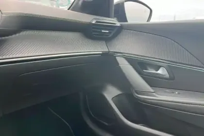 Photo 33 Peugeot 208  Electrique 50 kWh 136ch