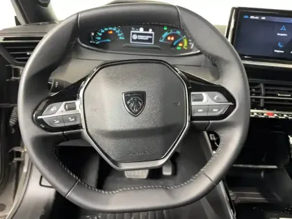 Photo 12 Peugeot 2008  Electrique 50 kWh 136 ch