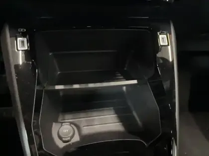 Photo 10 Peugeot 2008  Electrique 50 kWh 136 ch