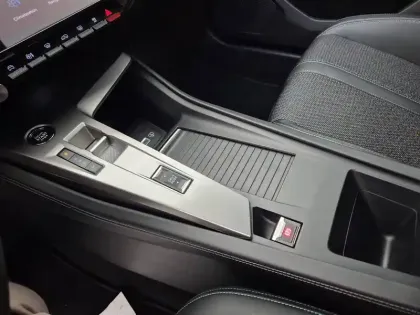 Photo 12 Peugeot 308  SW BlueHDi 130ch S&S EAT8