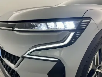 Photo 23 Renault Megane  E-Tech 220 ch autonomie confort AC7