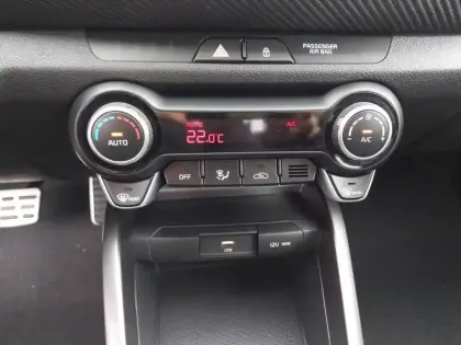 Photo 32 Kia Stonic  1.0 T-GDi 100 ch DCT7