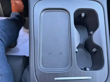 Photo 14 Leapmotor C10  REEV 28.4 kWh - 158 kW