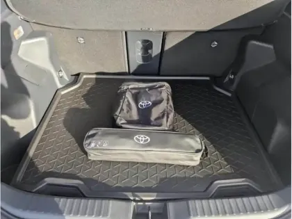 Photo 9 Toyota Yaris Hybride 130H 2WD DESIGNPACKCARGO MY25 C