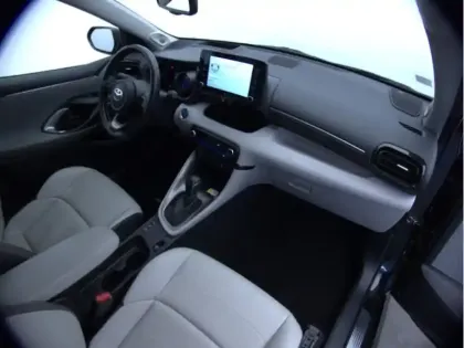 Photo 15 Toyota Yaris Hybride 116h Iconic Techno