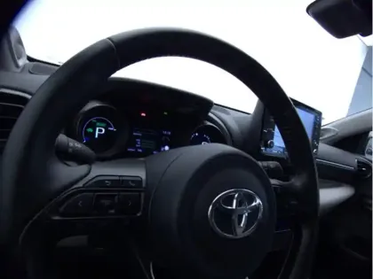 Photo 7 Toyota Yaris Hybride 116h Iconic Techno