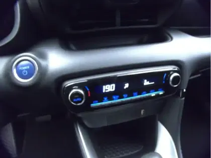 Photo 12 Toyota Yaris Hybride 116h Design