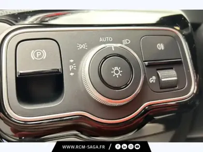 Photo 15 Mercedes Classe A 200 d AMG Line