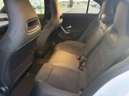 Photo 11 Mercedes Classe A 200 d AMG Line