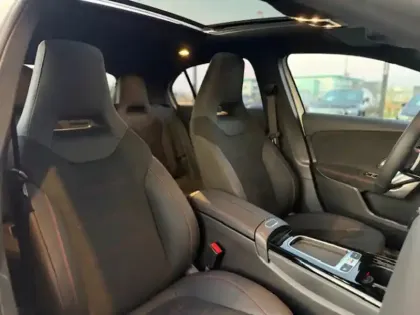 Photo 10 Mercedes Classe A 200 d AMG Line