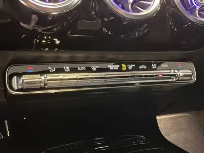 Photo 15 Mercedes Classe A 180 d AMG Line