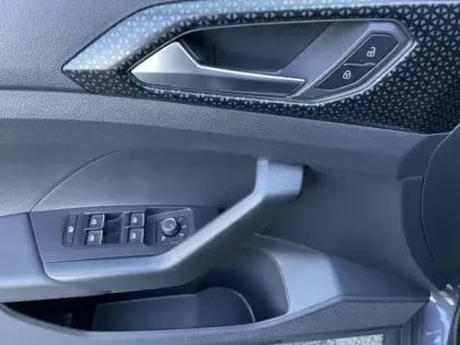 Photo 13 Volkswagen T-cross  1.0 TSI 110ch R-Line Tech