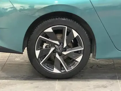 Photo 10 Peugeot 308  SW 1.2 130 Allure Pack EAT8 I-cockpit GPS Camera LED