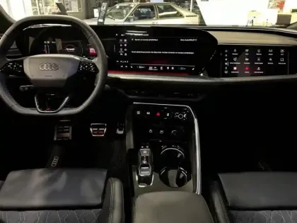 Photo 6 Audi Q5 Gén. III Ph1 S line 5