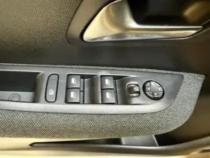 Photo 10 Peugeot 208 Gén. II Ph1 NG Style 5