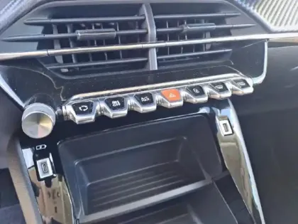 Photo 28 Peugeot 208  1.2 PureTech 75ch S&S Active