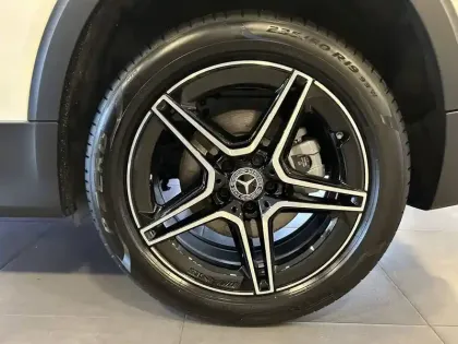 Photo 6 Mercedes GLB  200 d 8G-DCT