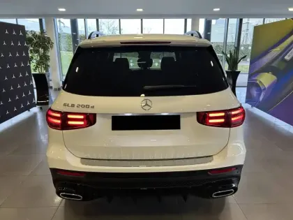 Photo 15 Mercedes GLB  200 d 8G-DCT