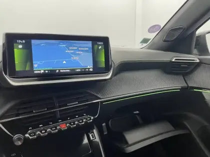 Photo 59 Peugeot 2008  PureTech 130 S&S EAT8