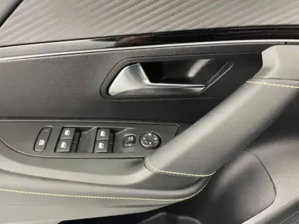 Photo 31 Peugeot 2008  PureTech 130 S&S EAT8