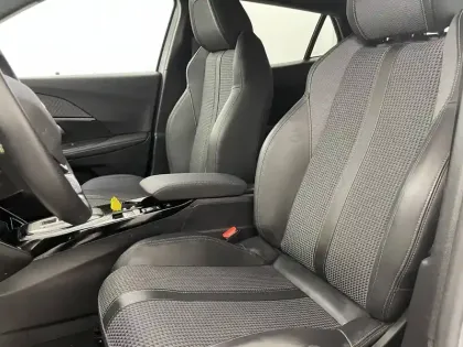 Photo 77 Peugeot 2008  PureTech 130 S&S EAT8