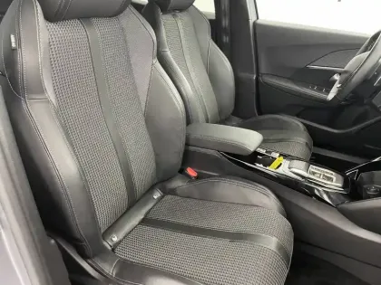 Photo 90 Peugeot 2008  PureTech 130 S&S EAT8