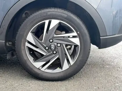 Photo 8 Hyundai Bayon  1.0 T-GDi 100 Hybrid 48V