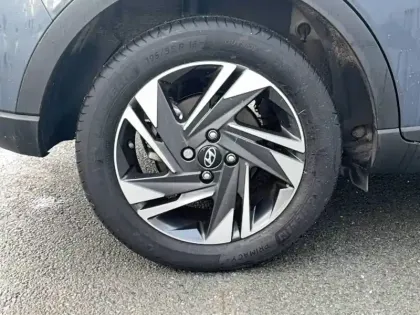 Photo 13 Hyundai Bayon  1.0 T-GDi 100 Hybrid 48V