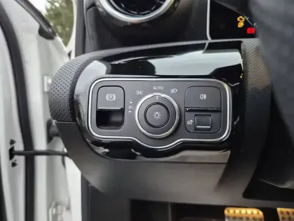 Photo 15 Mercedes Classe A  180 d 7G-DCT