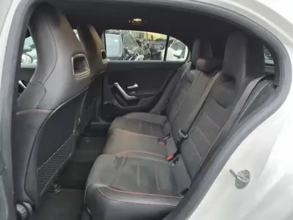 Photo 8 Mercedes Classe A  180 d 7G-DCT