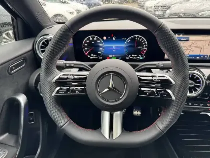 Photo 7 Mercedes Classe A  250 e Hybrid EQ 8G-DCT