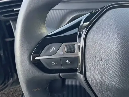 Photo 22 Peugeot 208  Electrique 50 kWh 136ch